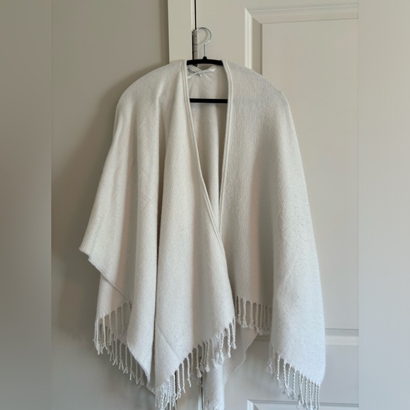 Abercrombie & Fitch Poncho Cape - Picture 2 of 5